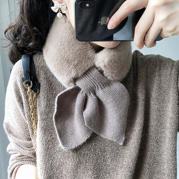 Ležerna ženska puhasta marama pogodna za zimu