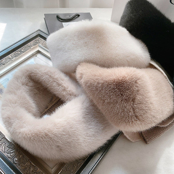 Ležerna ženska puhasta marama pogodna za zimu