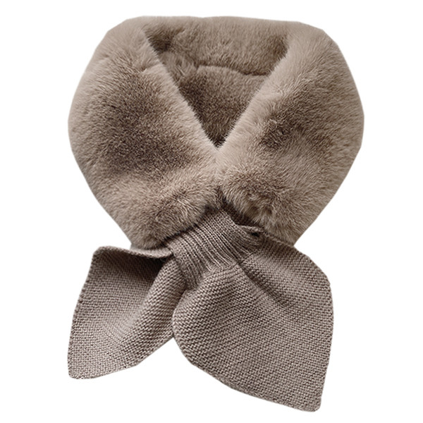 Ležerna ženska puhasta marama pogodna za zimu