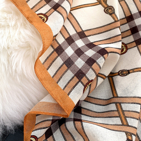 Karirani ženski šal za proljeće i jesen