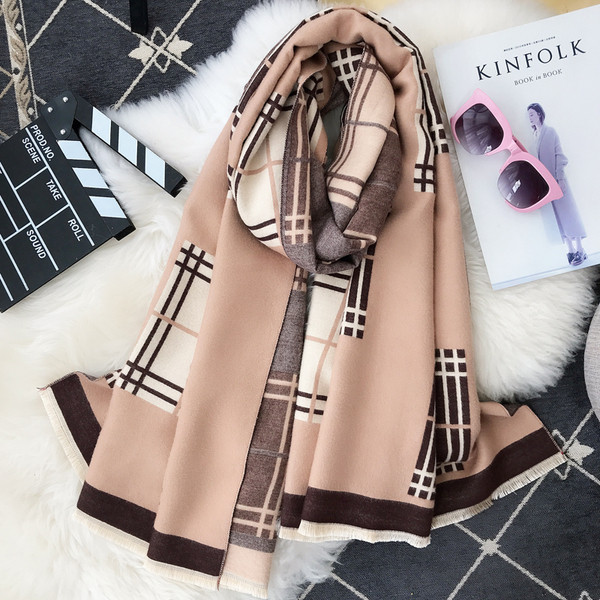 Ženski karirani šal smeđe boje