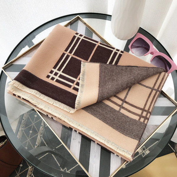 Ženski karirani šal smeđe boje