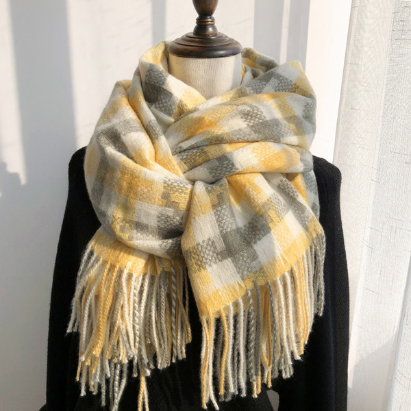 Ležerni ženski zimski šal sa žutim resama