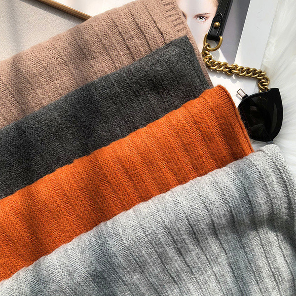 Jednobojni zimski pleteni ženski šal