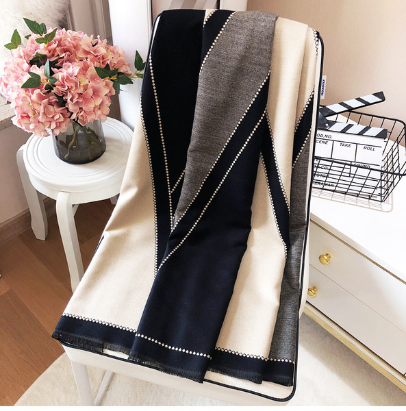 Új, téglalap alakú női sálmodell