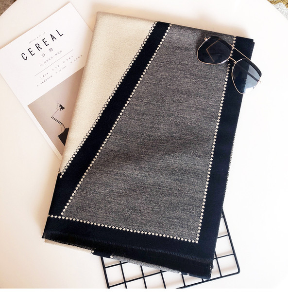 Új, téglalap alakú női sálmodell