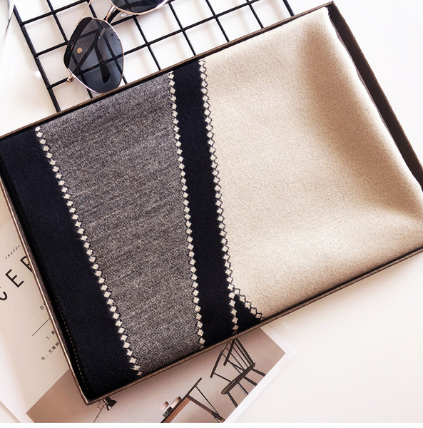 Új, téglalap alakú női sálmodell