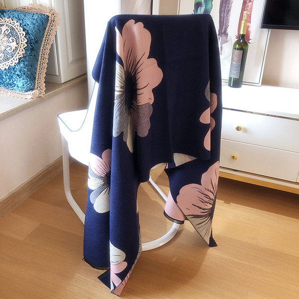 Modern nagy női sál virágos motívumokkal