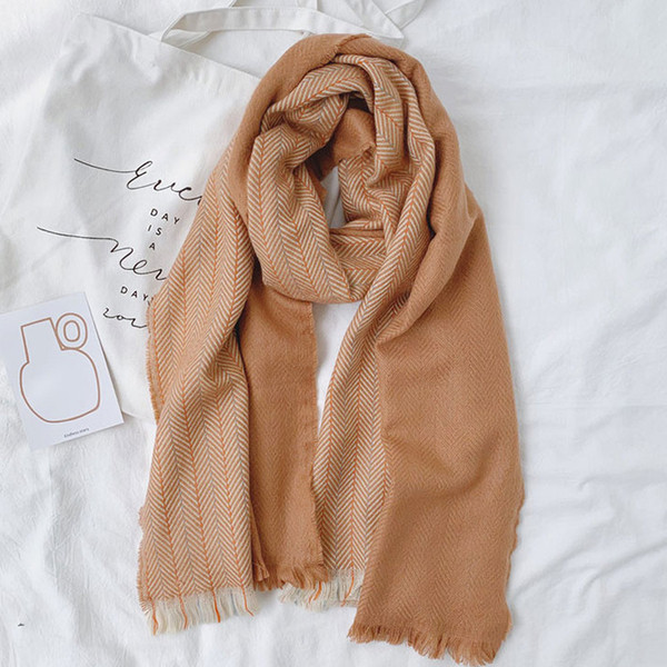 Alkalmi női téli sál barna rojtokkal