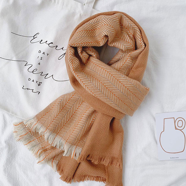 Alkalmi női téli sál barna rojtokkal