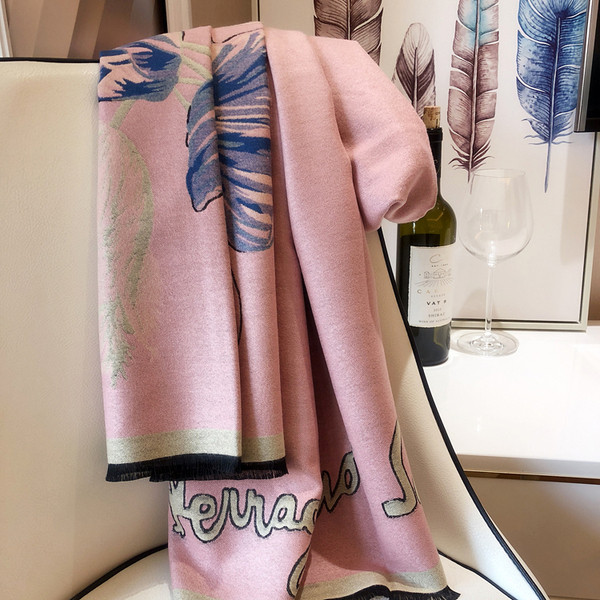 Novi model ženske marame sa cvjetnim motivima i natpisima