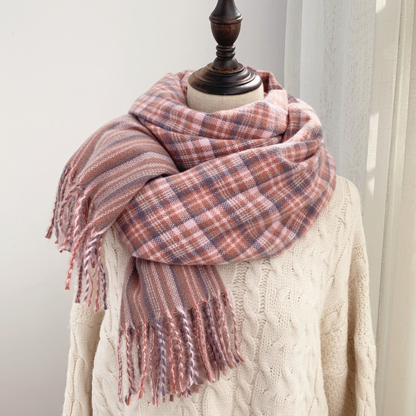 Rózsaszín női téli sál rojtokkal