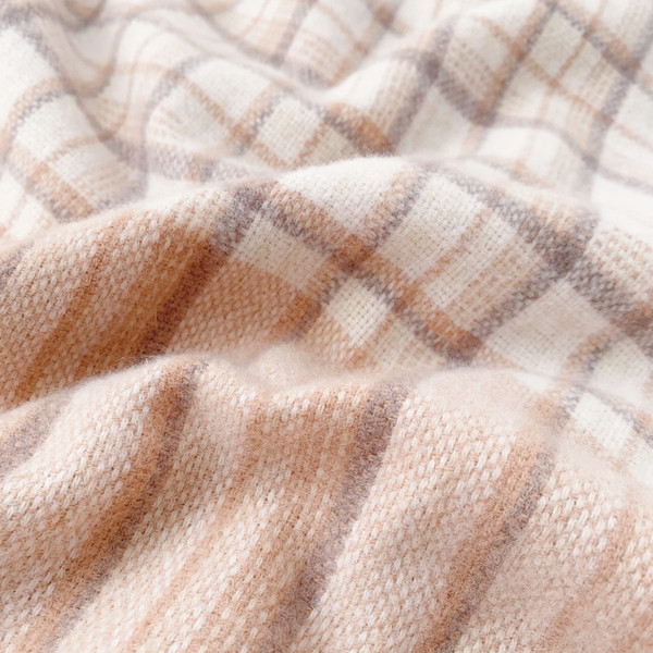 Rózsaszín női téli sál rojtokkal