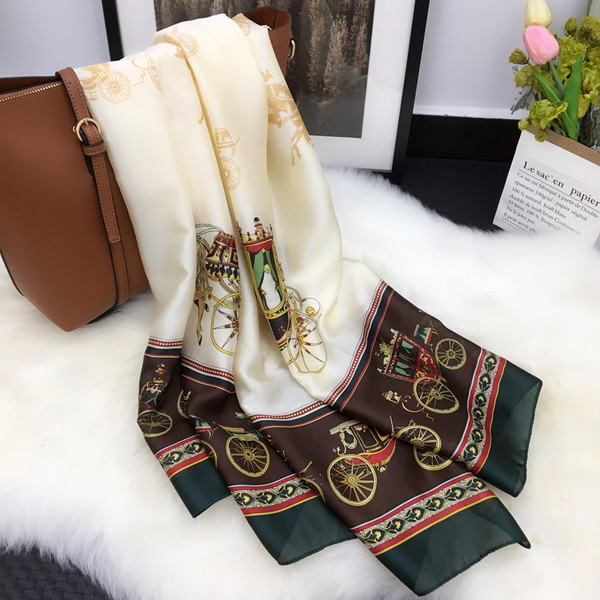 Elegantan ženski šal s kariranim rubom