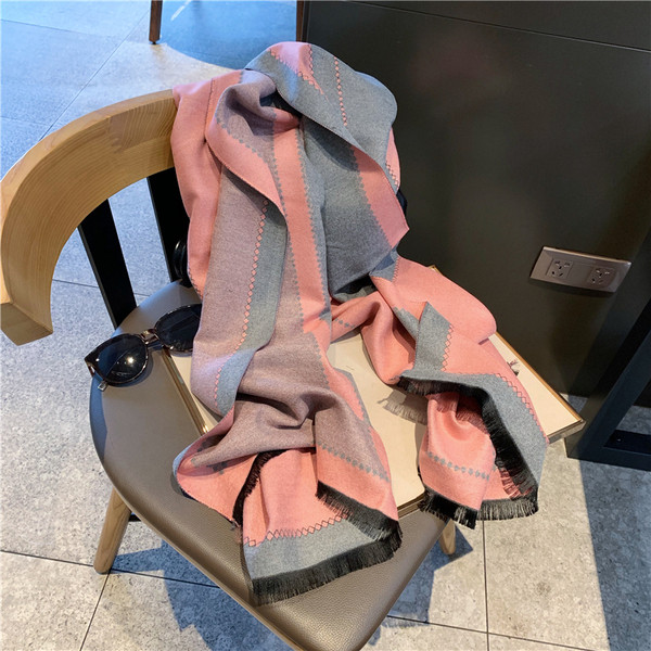 Alkalmi női téli sál fekete és rózsaszín színben