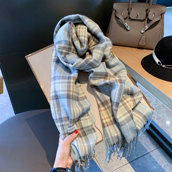 Dnevni zimski ženski šal s resama