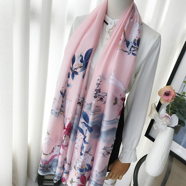 Ženski ružičasti šal s cvjetnim uzorkom