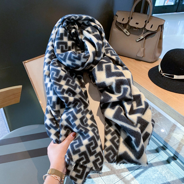 Lezser téli női sál fekete és barna színben