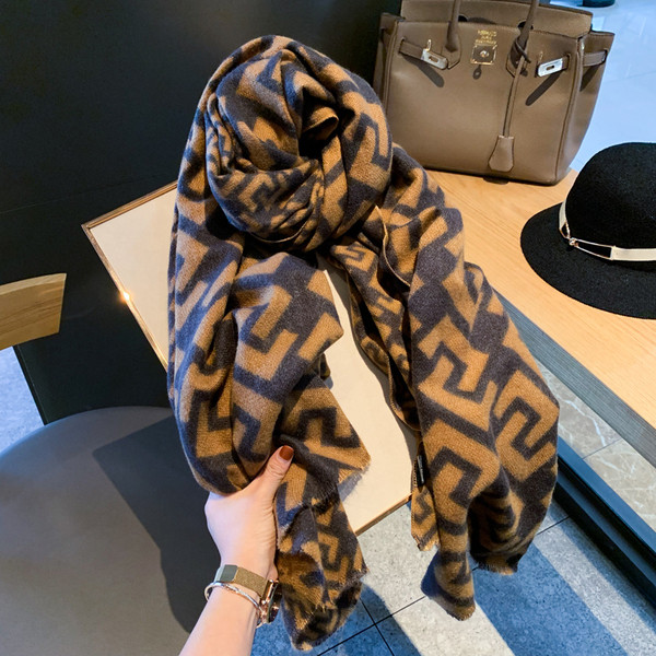 Lezser téli női sál fekete és barna színben