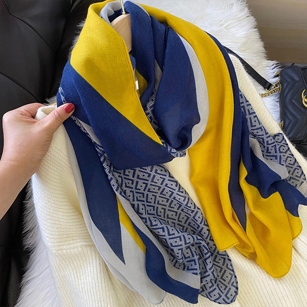 Alkalmi női sál különböző színekben, őszre és télre egyaránt