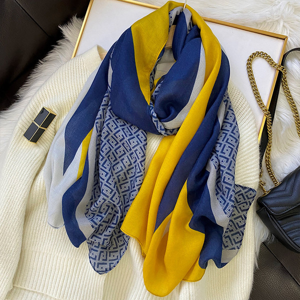 Alkalmi női sál különböző színekben, őszre és télre egyaránt