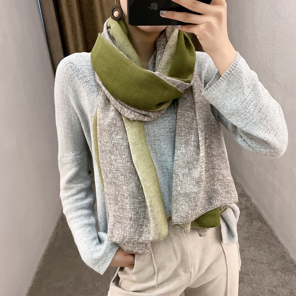 Tiszta női sál irizáló színekben