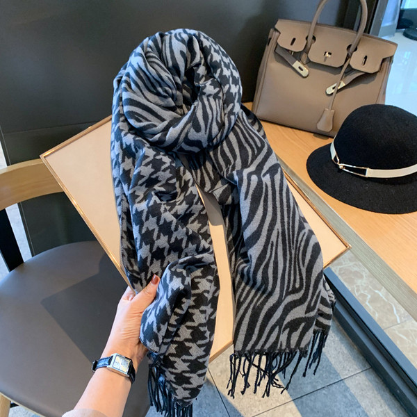 Hétköznapi női téli sál, két színben mintával