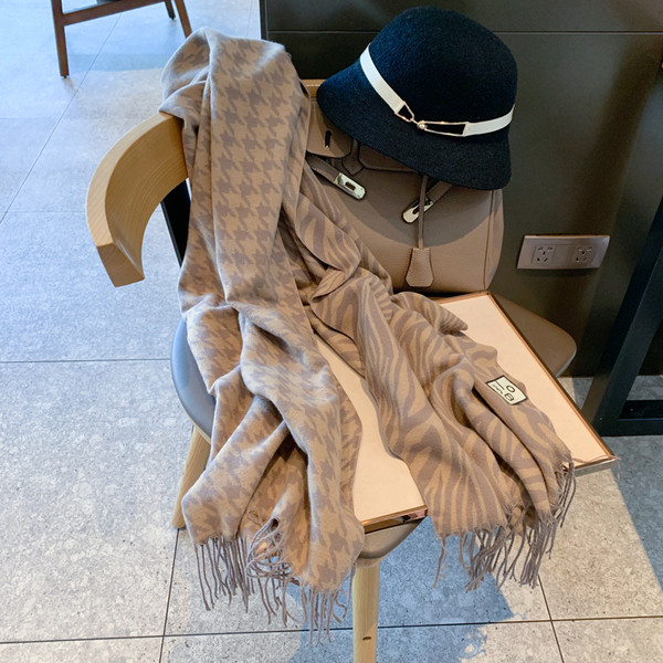 Hétköznapi női téli sál, két színben mintával