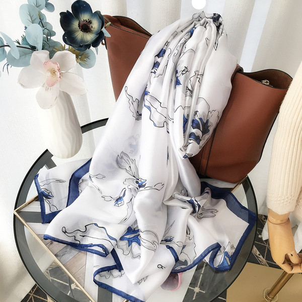 Kétoldalas női hosszú sál virágokkal