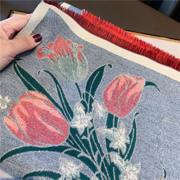 Novi model velike ženske marame sa cvjetnim motivima