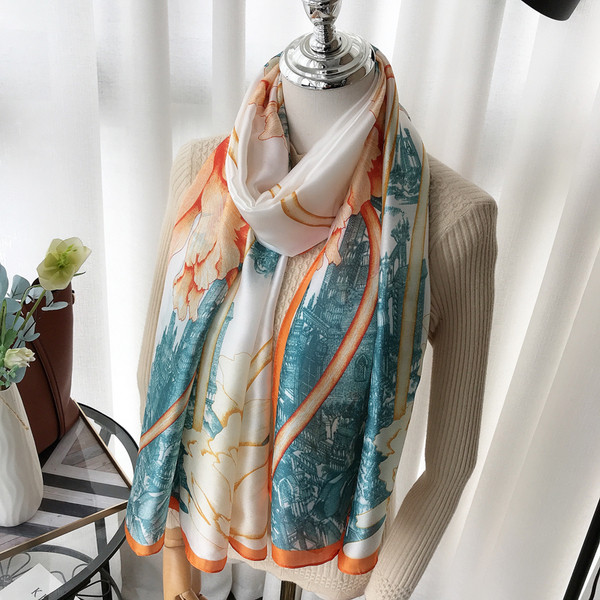 Színes női sál virágmintával