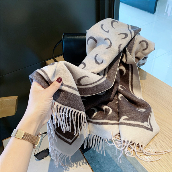 Modern női téglalap alakú sál rojtokkal