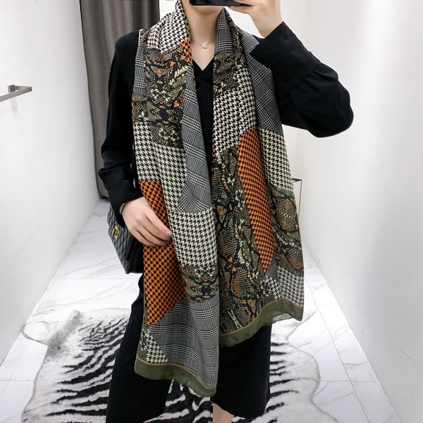 Raznobojni ženski, dugi šal - pogodan za jesen i zimu