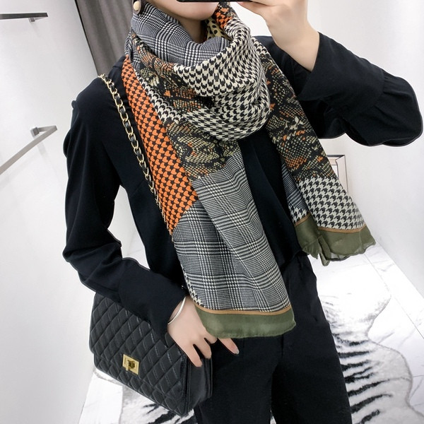 Raznobojni ženski, dugi šal - pogodan za jesen i zimu