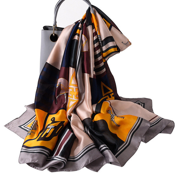 Női színes sál négyzetekben