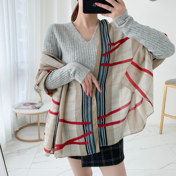 Elegáns női sál kockás mintával - hosszú modell