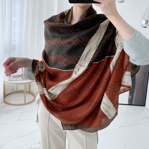 Glomazni ženski šal u dva modela - pretočne boje