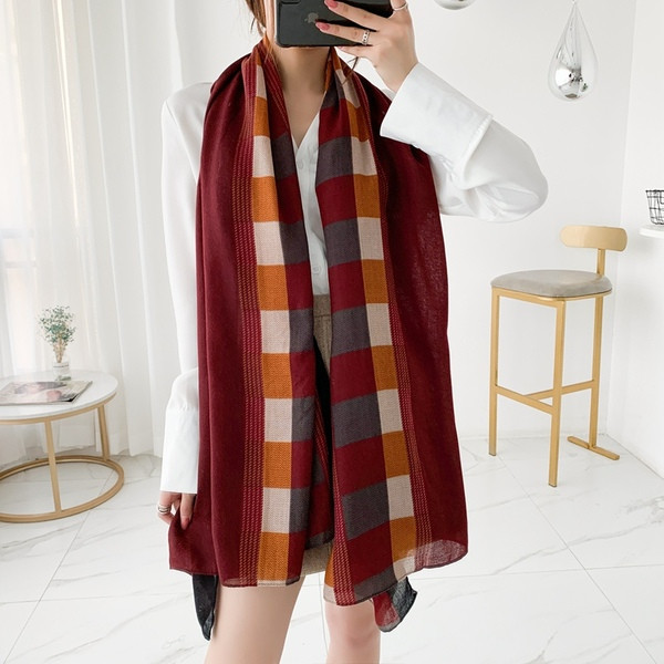 Modern női négyszögletes sál meleg színekben