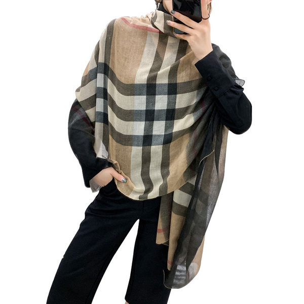 Hosszú téli női sál klasszikus mintával