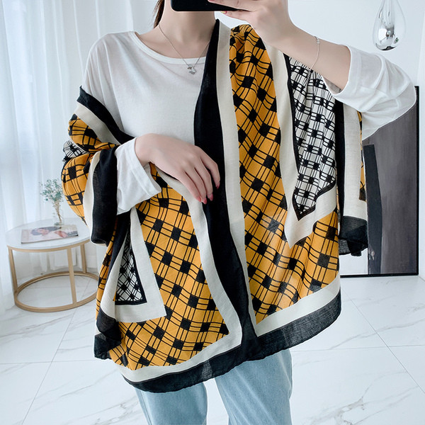 Stílusos női sál három színben - alkalmas őszre és télre