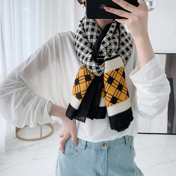 Stílusos női sál három színben - alkalmas őszre és télre