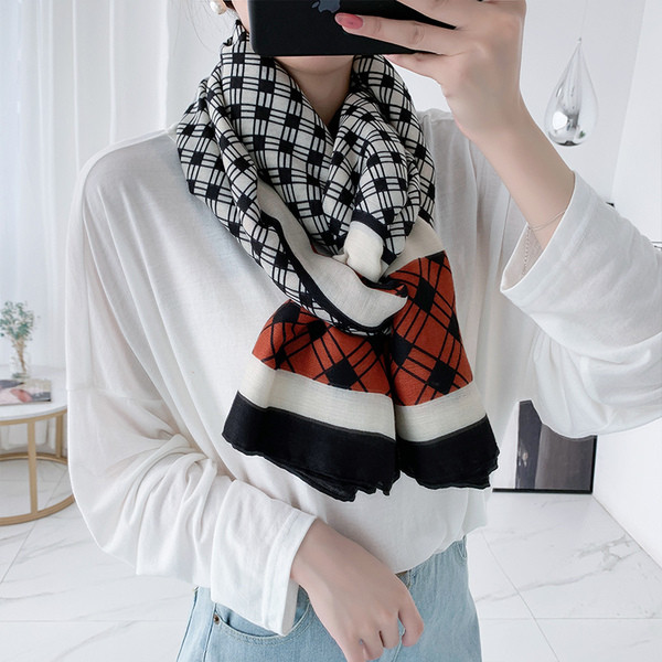 Stílusos női sál három színben - alkalmas őszre és télre