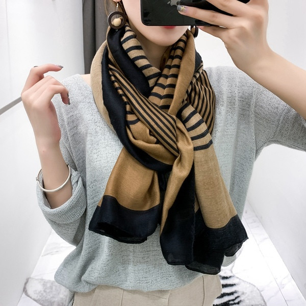 Téli, terjedelmes női sál három színben - alkalmas őszre és télre