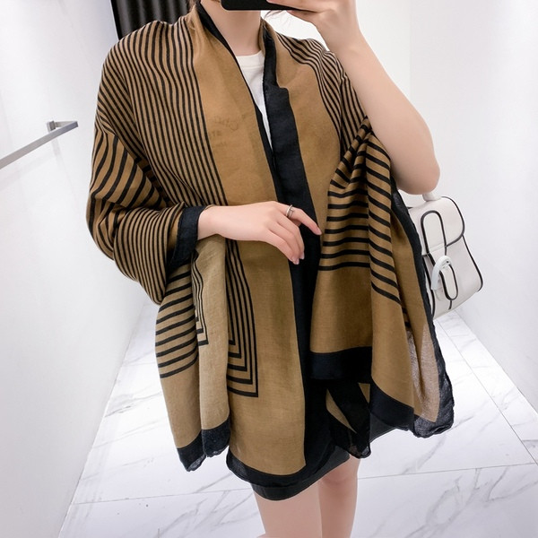 Téli, terjedelmes női sál három színben - alkalmas őszre és télre