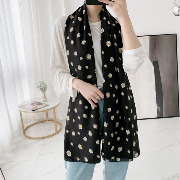 Új modell női sál - fekete, százszorszép díszítéssel