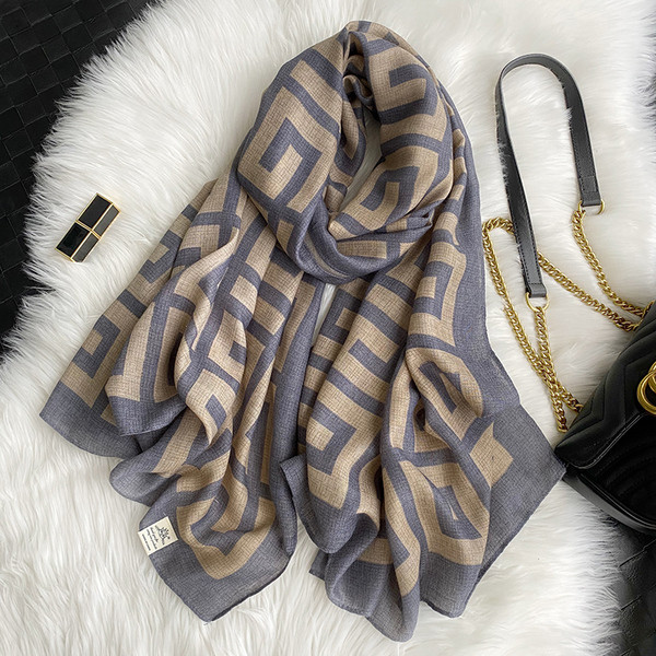 Új modell stílusos női sál különböző színekben - alkalmas őszre és télre