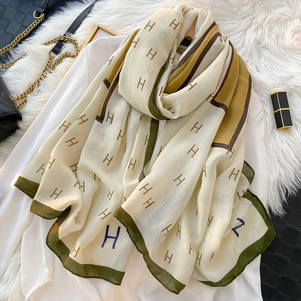 Új modell stílusos női sál különböző színekben - alkalmas őszre és télre