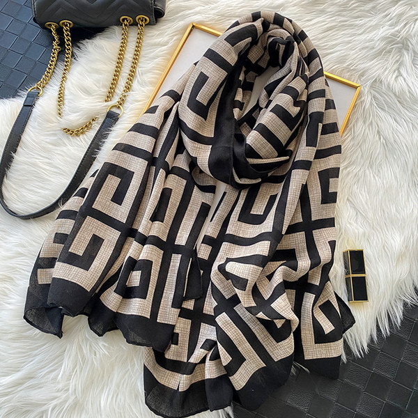 Új modell stílusos női sál különböző színekben - alkalmas őszre és télre