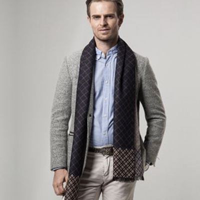 Kockás férfi sál rojtokkal