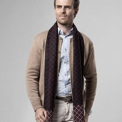 Kockás férfi sál rojtokkal